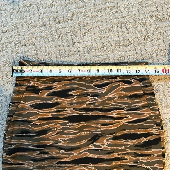 Carine Roitfeld Paris for Uniqlo pencil skirt in army green size 2 - Picture 11 of 12